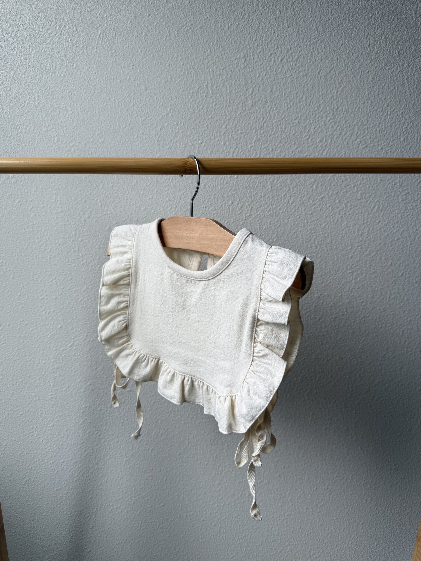 Lala Bib